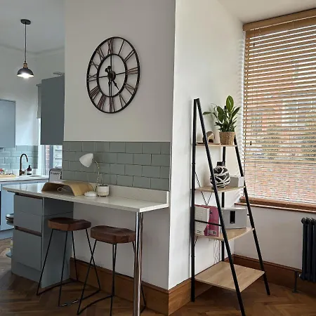Stylish 1-bedroom In Chapel Allerton With Free Parking Апартаменти